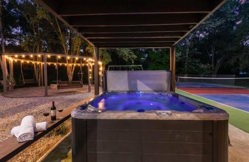 Sevierville House | Stay And Play 18 Guest Family Fun - Pickleball Court
