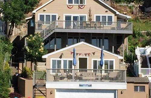 Glasser House | Stay at beautiful Leisure Lake Lodge