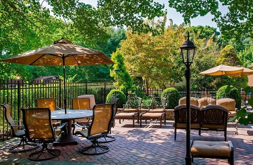 Tinton Falls Hotel | Stay Connected & Explore the Jersey Shore Region with Parking & Swimming Pool!
