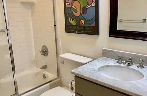 Cannonborough Elliotborough Apartment | Stay in Luxury. Eat, Shop w/Locals-King Street just 5 Blocks Away