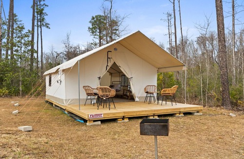 Wewahitchka Cabin | Stay & Paddle Free | Lakeside Glamping Retreat
