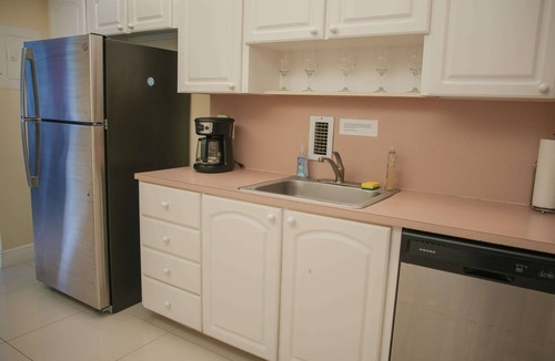Hollywood South Central Beach Condo | Stay seaside in our Hollywood Beach Condo: The Sian Residences!