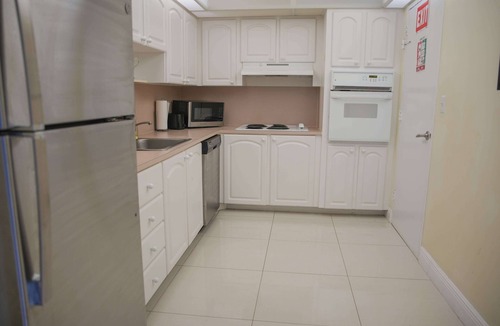 Hollywood South Central Beach Condo | Stay seaside in our Hollywood Beach Condo: The Sian Residences!
