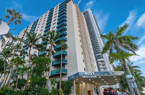 Hollywood South Central Beach Condo | Stay seaside in our Hollywood Beach Condo: The Sian Residences!