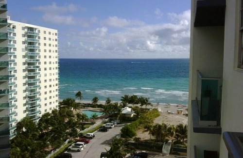 Hollywood South Central Beach Condo | Stay seaside in our Hollywood Beach Condo: The Sian Residences!