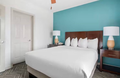 West Kissimmee Hotel | Stay Somewhere Special and Make Every Moment Count! 2 Units, Outdoor Pool!