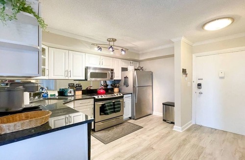 Downtown Atlanta Condo | StayATL | Peachtree Center Condo Dtown w Balcony