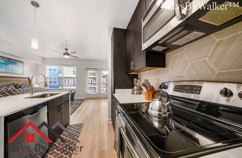 Cherry Condo | StaysByWalker Midtown Studio - Prime Location!