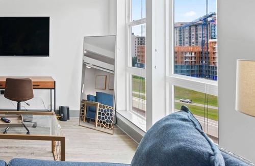 Second Ward Condo | StaysByWalker Uptown 1BR | Spa/Gym/KingBed/Parking