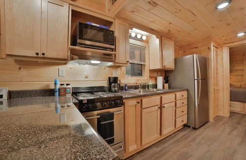Lookout Valley Neighborhood Association Cabin | Stefan Cabin Nature Nested Tiny Cabin with Hot Tub