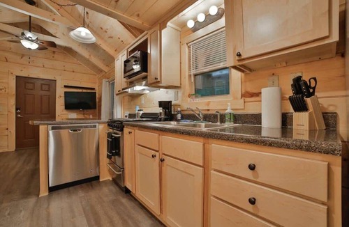 Lookout Valley Neighborhood Association Cabin | Stefan Cabin Nature Nested Tiny Cabin with Hot Tub