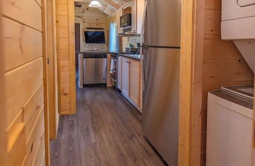 Lookout Valley Neighborhood Association Cabin | Stefan Cabin Nature Nested Tiny Cabin with Hot Tub