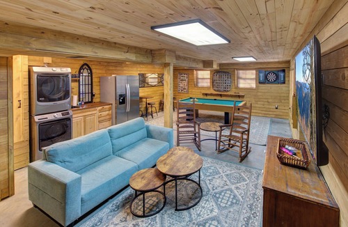 Cosby Cabin | Step back in time 3 bed 3 bath