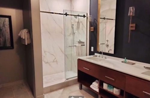 South Downtown Hotel | Steps from Centennial Park. Atl Studio, beautiful views. Downtown fun awaits!