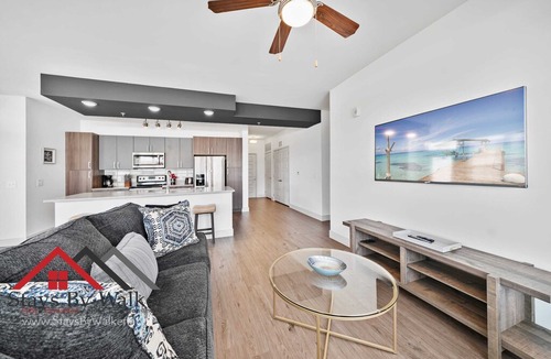 Oakland Condo | Steps From Downtown 2BR/2B ★ King Beds ★ Cable + Wi-Fi ★ Balcony (1200 SqFt)