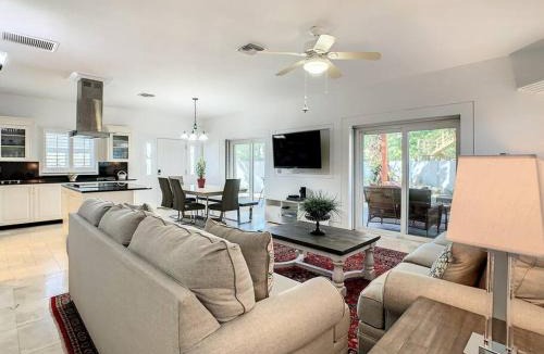 Indian Rocks Beach House | STEPS FROM THE BEACH, BEST LOCATION, 2 BDRM 2 BTH