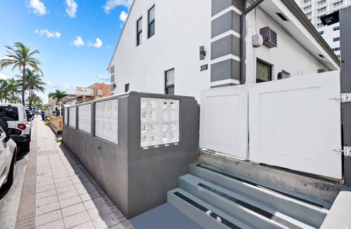 Hollywood Apartment | Steps from the ocean Trendy Loft UNIT # 6