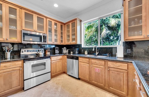 Birch Park Finger Streets House | Steps from the Beach | Heated Pool | Sun Key| Game room | RESlDENCES
