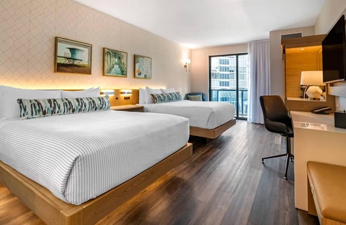 Lauderdale Beach Hotel | Steps from the Ocean | 2 Queens | Near Hugh Taylor Birch State Park
