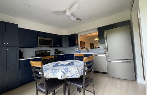 Siesta Key Condo | Steps to 2025 #1 rated Beach in USA Spacious2+2Condo,pool,garageTranquil Setting