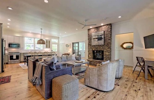 Clayton House | Steps to Anchorage Marina! Private Burton Retreat!