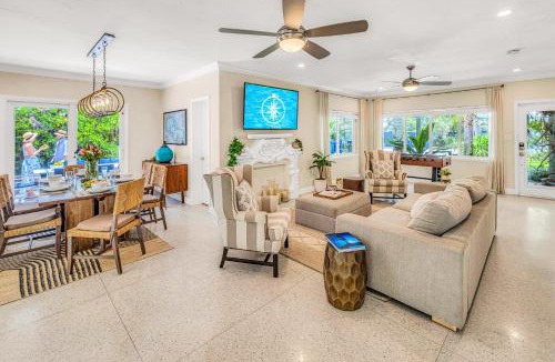 Birch Park Finger Streets House | Steps to Beach Heated Pool 2 Houses together Sugar Key RESlDENCES