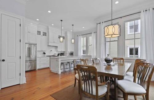 Savannah Victorian District House | Steps to Forsyth Park, Downtown Savannah, Upscale