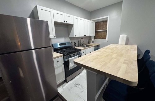 Southwark Apartment | Steps to Italian Market | Modern 2BD Home Sleeps 4