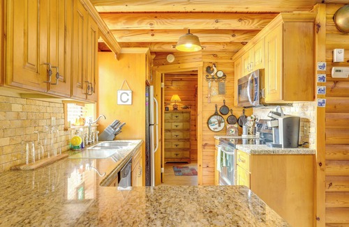 Okeechobee Cabin | Steps to Lake Okeechobee: Cabin w/Pool Access!