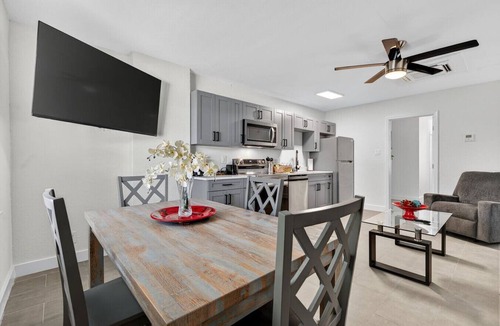 Madeira Beach Condo | 🌅 Steps to Madeira Beach Modern 1BR w/Courtyard & Grill🌴