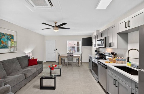 Madeira Beach Condo | 🌅 Steps to Madeira Beach Modern 1BR w/Courtyard & Grill🌴
