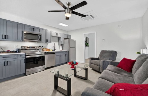 Madeira Beach Condo | 🌅 Steps to Madeira Beach Modern 1BR w/Courtyard & Grill🌴