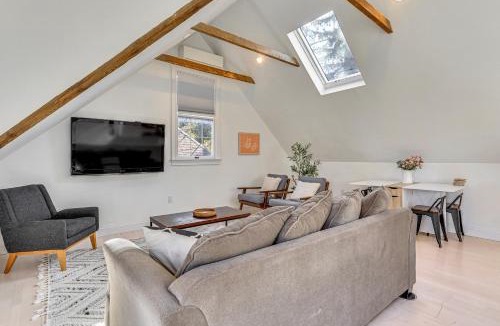 Glen Ridge House | Steps to NYC Train! Charming Carriage House Loft