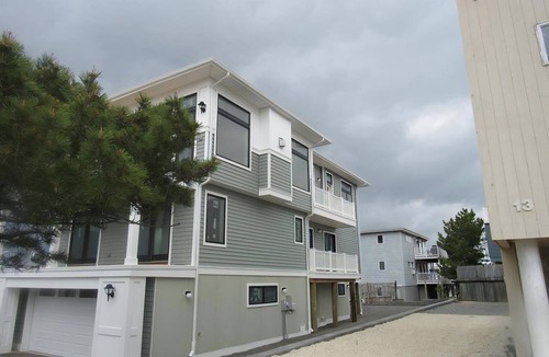 Harvey Cedars House | STEPS TO OCEAN 6 Bedroom House w/elevator
