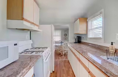 Point Pleasant Beach House | Steps to PPB Boardwalk & Beach — 2BR w/Parking, Beach Gear & Pet Friendly