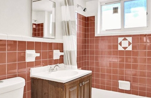 North Beach Apartment | Steps to Sand and Pool | Hollywood Beach Stay