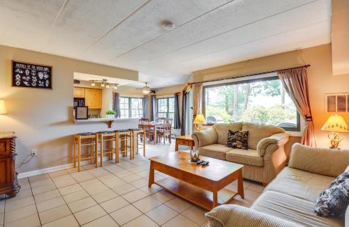 Lake Harmony House | Steps to Shore: Scenic Big Boulder Lake Condo!