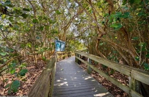 Interchange Square House | Steps to the Sand – 2BR Melbourne Beach Townhome