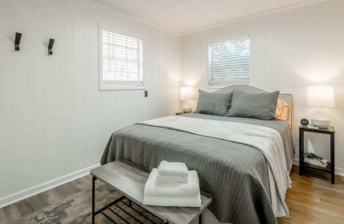 Chickamauga Lake Cabin | Steps to the Waterfront! Shoal up on Sale Creek
