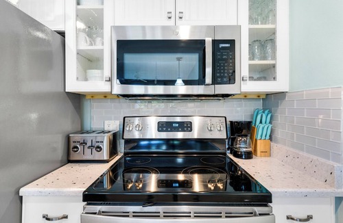 Baytowne Wharf Condo | Steps2BaytowneWharf-FREE Beach 🚌Tram-Pool+Hot Tub-Sandestin G&B Pilot House 506