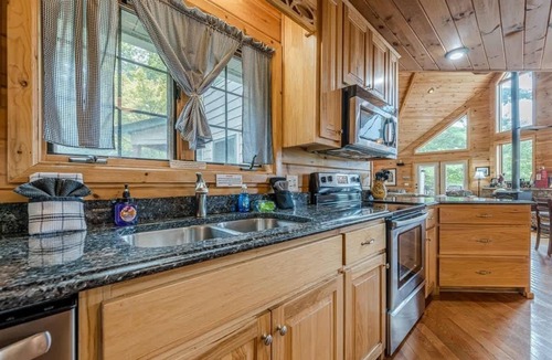 Sautee Nacoochee House | STERLING LODGE - LUXURY MOUNTAIN VIEW CABIN