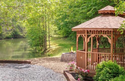 Pittman Center House | Still Waters Studio by Stony Brook Cabins