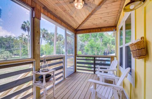 Yankeetown House | Stilt-Style Cottage Less Than 1 Mi to Downtown Yankeetown!