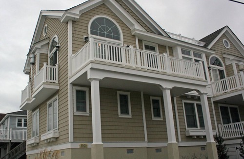 Stone Harbor House | Stone Harbor With Water View! 1 Block to Downtown
