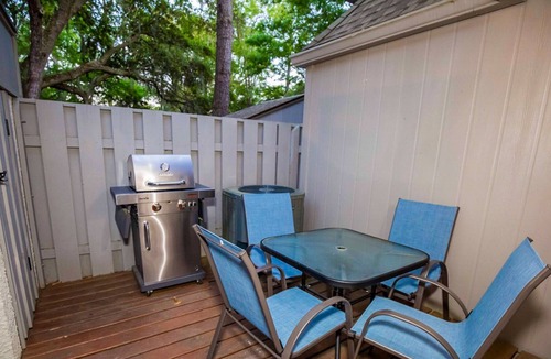 Folly Field Condo | Stone’s Throw Villas | Pool & Alfresco Dining | 5-Minute Walk to Beach
