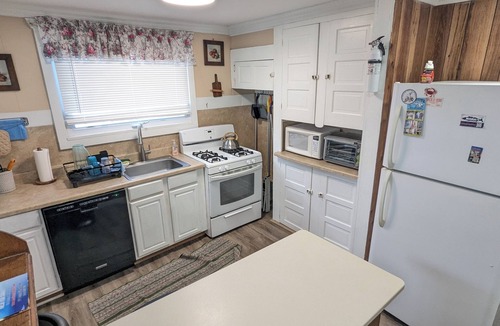 Strathmere Cottage | Strathmere 2 Bedroom 1 Bath Perfect Quiet Get-Away