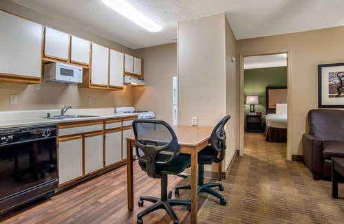 Executive Park Hotel | Studio 6 Suites Charlotte, NC - Tyvola Rd/Executive Park