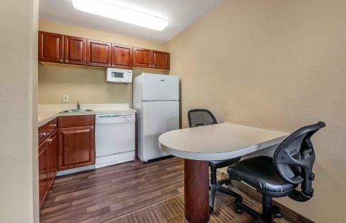 Secret Cove Hotel | Studio 6 Suites Jacksonville Deerwood Park FL