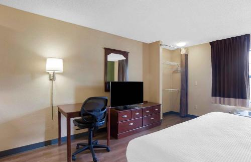 Secret Cove Hotel | Studio 6 Suites Jacksonville Deerwood Park FL