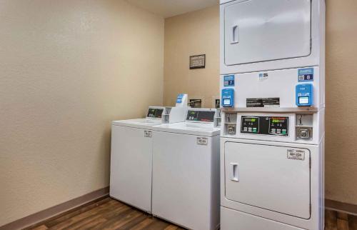 Secret Cove Hotel | Studio 6 Suites Jacksonville Deerwood Park FL